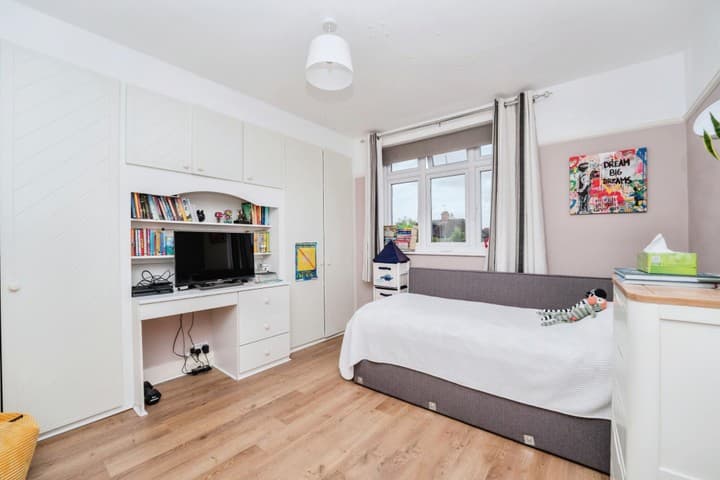 4 bedrooms house for sale in Ruislip, United Kingdom - Image 8