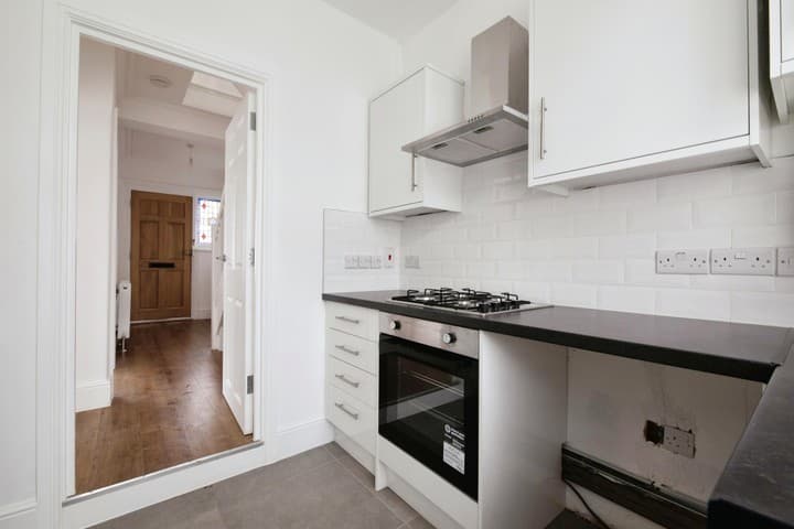 3 bedrooms house for sale in London, United Kingdom - Image 8