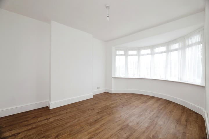 3 bedrooms house for sale in London, United Kingdom - Image 12