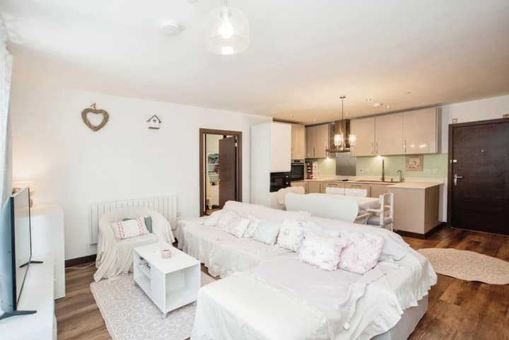 3 bedrooms apartment for sale in Watford, United Kingdom - Image 3