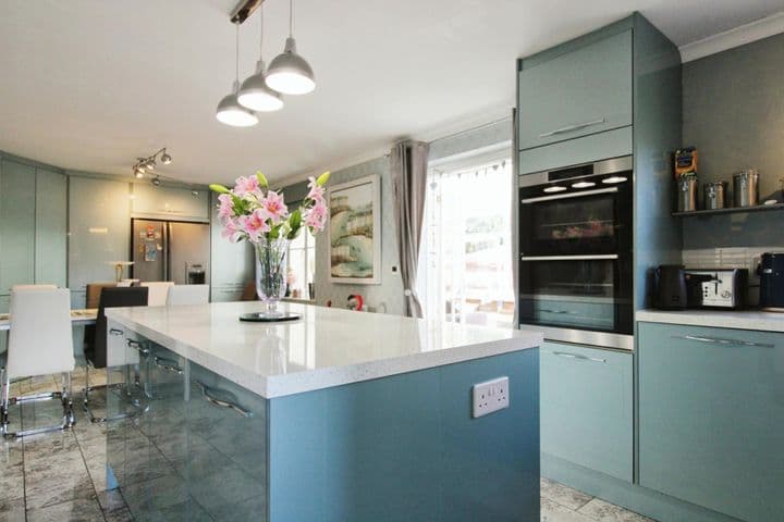 4 bedrooms house for sale in Barry, United Kingdom - Image 3