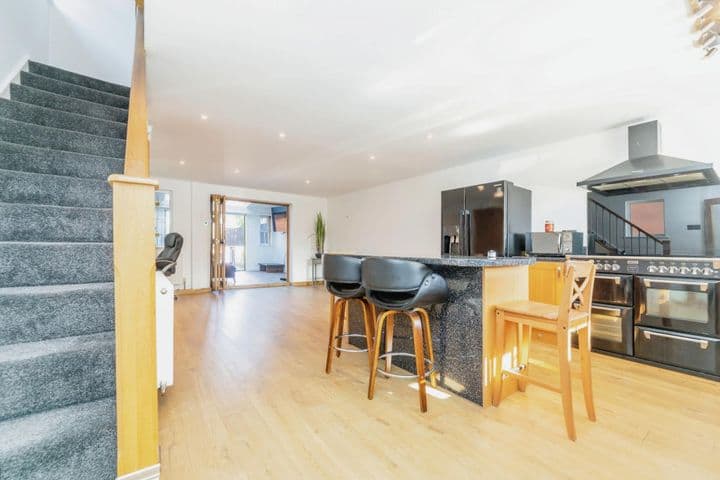 3 bedrooms house for sale in Barnsley, United Kingdom - Image 2