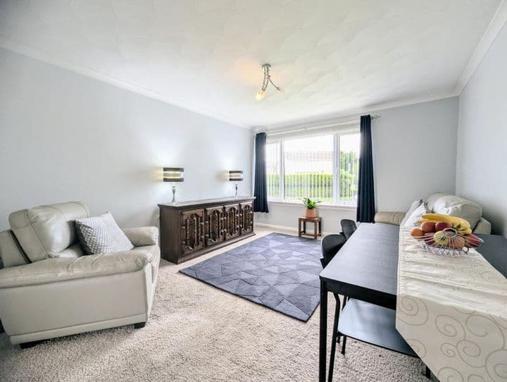 2 bedrooms apartment for sale in Carluke, United Kingdom - Image 3