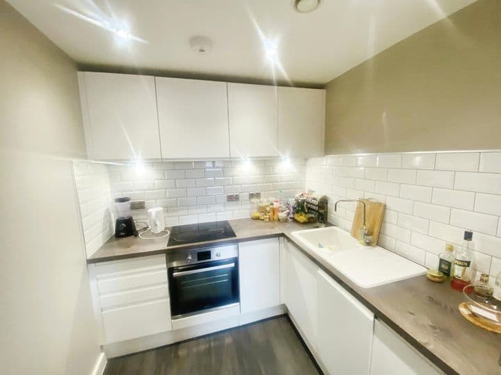 1 bedroom apartment for sale in Sheffield, United Kingdom - Image 5