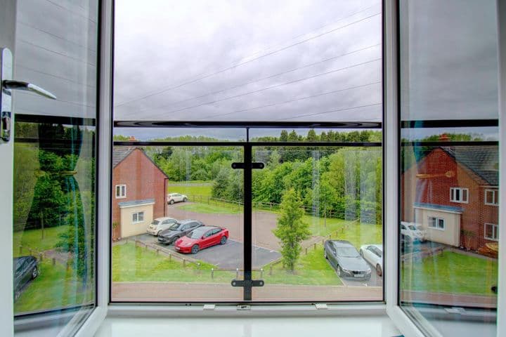 1 bedroom apartment for sale in Rugeley, United Kingdom - Image 3