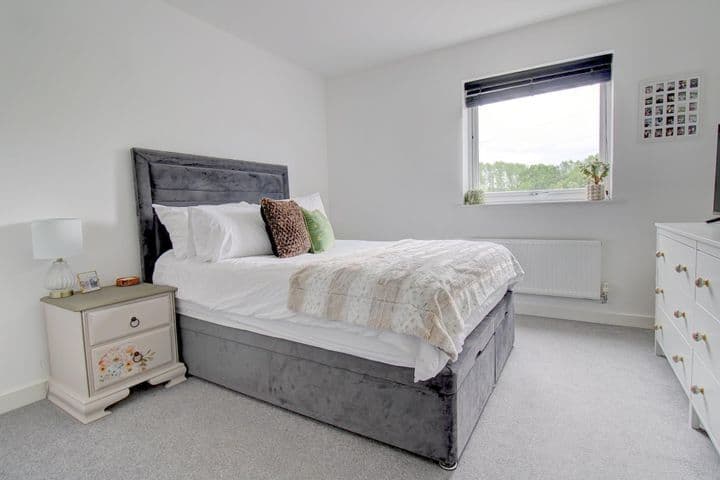 1 bedroom apartment for sale in Rugeley, United Kingdom - Image 7