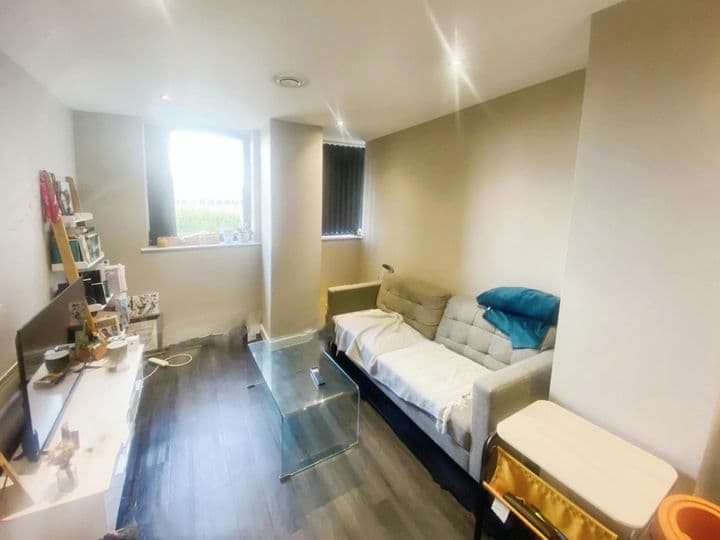 1 bedroom apartment for sale in Sheffield, United Kingdom - Image 4