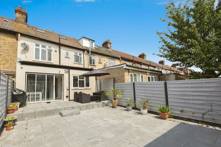 3 bedrooms house for sale in London, United Kingdom - Image 9