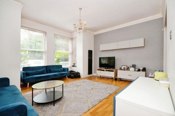 2 bedrooms apartment for sale in Harrow, United Kingdom - Image 3