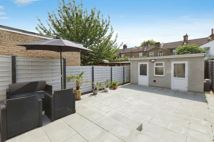 3 bedrooms house for sale in London, United Kingdom - Image 8