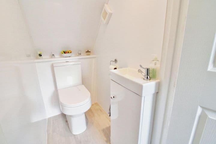 3 bedrooms house for sale in Rotherham, United Kingdom - Image 12