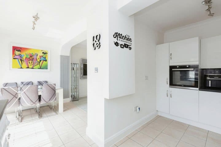 3 bedrooms house for sale in London, United Kingdom - Image 6