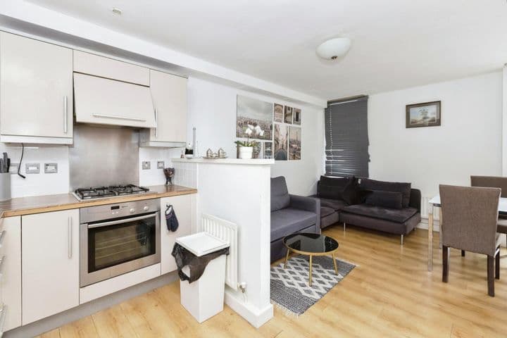 2 bedrooms apartment for sale in London, United Kingdom - Image 5