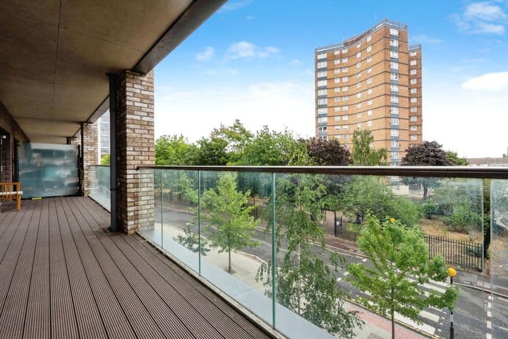 2 bedrooms apartment for sale in London, United Kingdom - Image 12