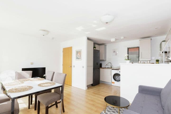 2 bedrooms apartment for sale in London, United Kingdom - Image 4