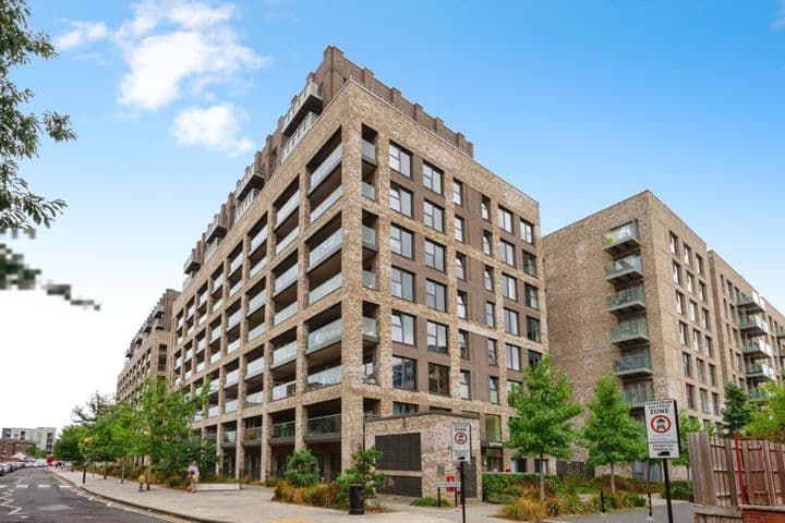 2 bedrooms apartment for sale in London, United Kingdom - Image 4