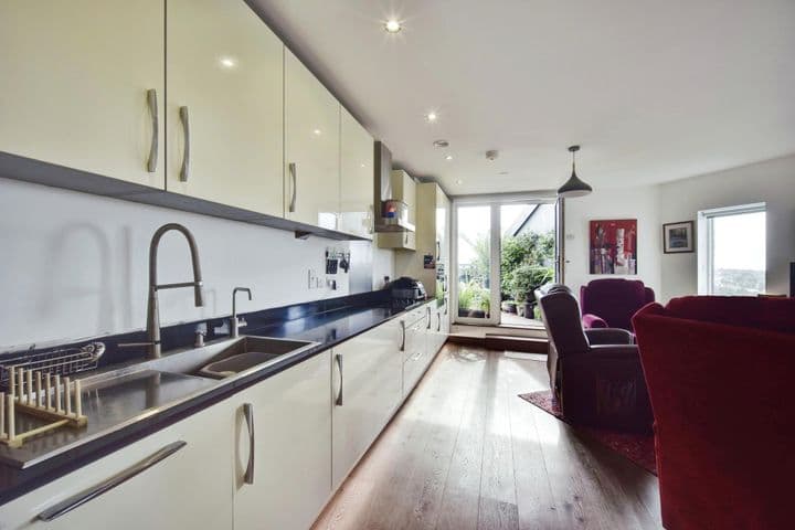 2 bedrooms apartment for sale in Maidstone, United Kingdom - Image 3