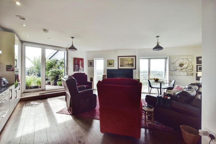 2 bedrooms apartment for sale in Maidstone, United Kingdom - Image 7