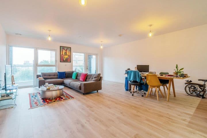 2 bedrooms apartment for sale in London, United Kingdom - Image 6