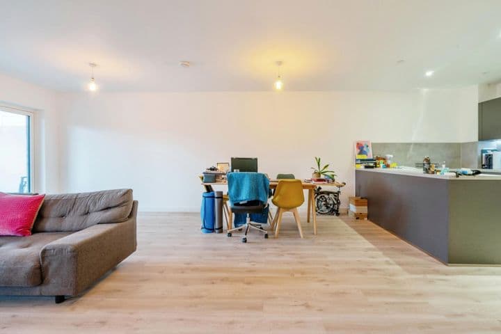 2 bedrooms apartment for sale in London, United Kingdom - Image 8