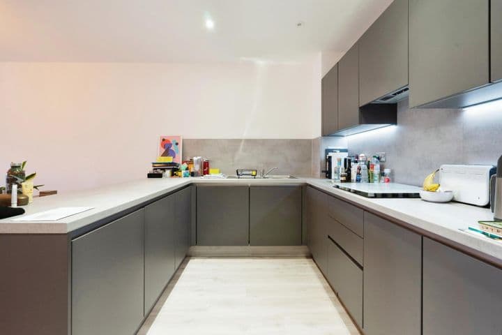 2 bedrooms apartment for sale in London, United Kingdom - Image 7