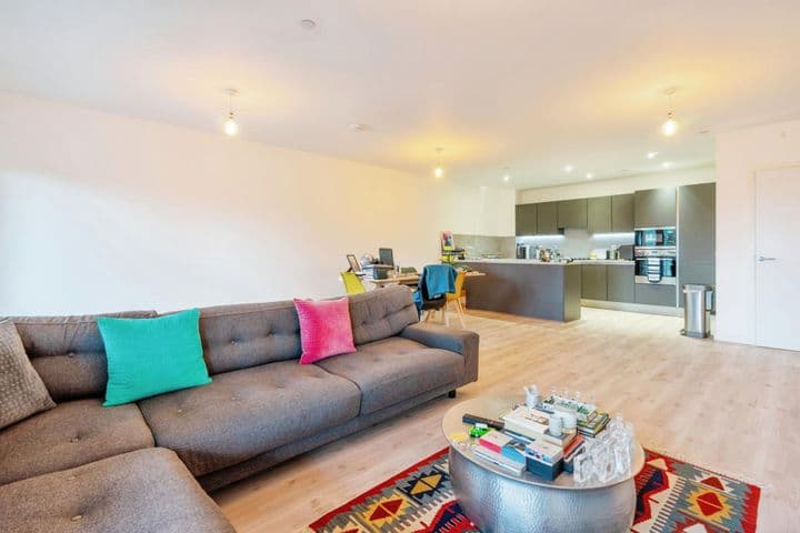 2 bedrooms apartment for sale in London, United Kingdom - Image 2