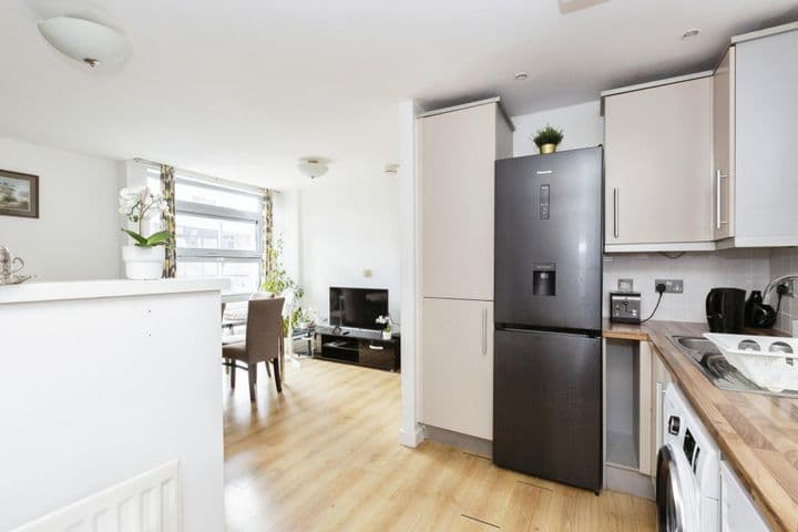 2 bedrooms apartment for sale in London, United Kingdom - Image 6