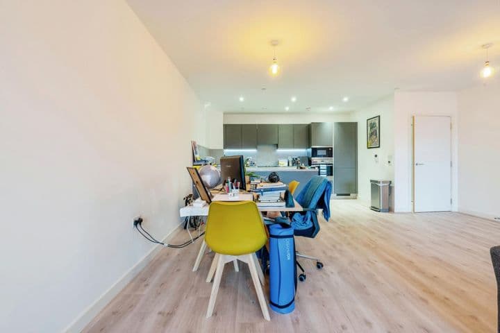 2 bedrooms apartment for sale in London, United Kingdom - Image 11