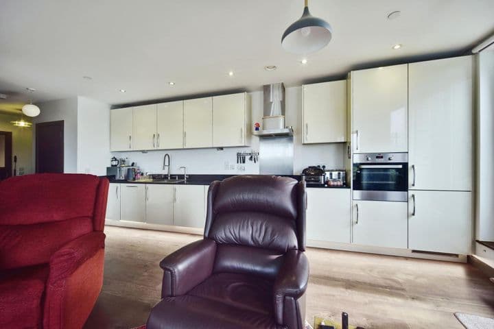 2 bedrooms apartment for sale in Maidstone, United Kingdom - Image 5