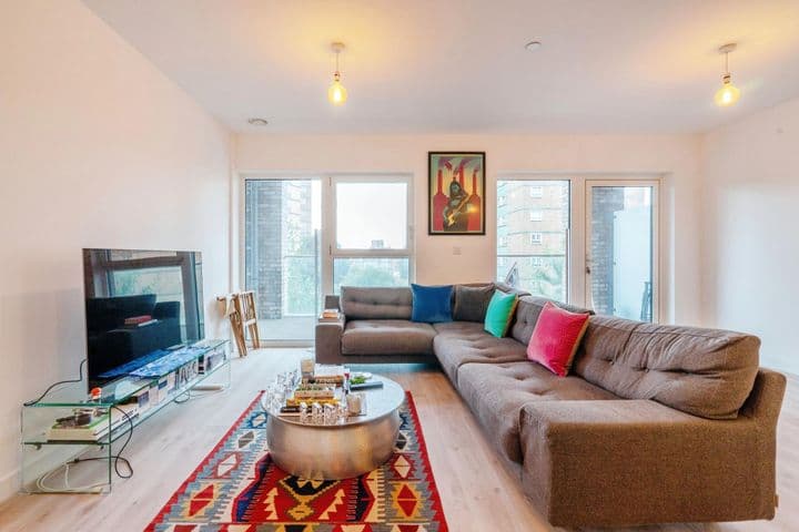 2 bedrooms apartment for sale in London, United Kingdom - Image 5