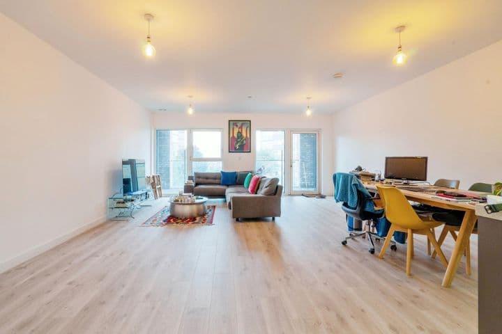 2 bedrooms apartment for sale in London, United Kingdom - Image 10