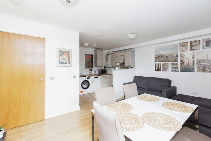 2 bedrooms apartment for sale in London, United Kingdom - Image 7