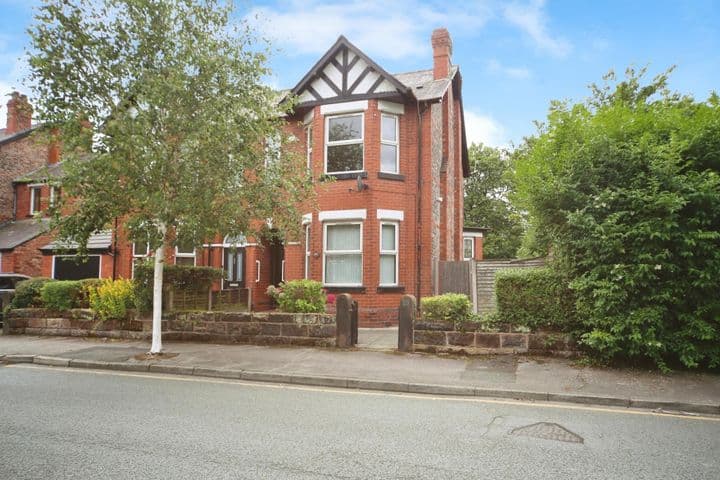 3 bedrooms house for sale in Altrincham, United Kingdom - Image 2