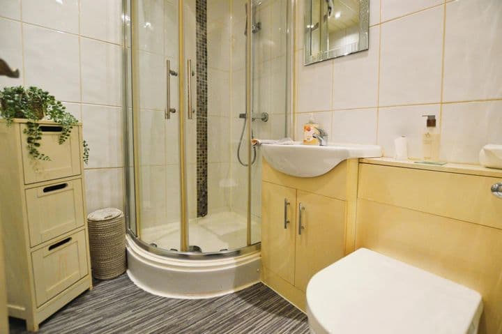 1 bedroom apartment for sale in Hamilton, United Kingdom - Image 7