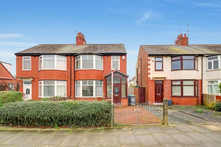 3 bedrooms house for sale in Thornton-Cleveleys, United Kingdom - Image 2