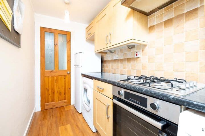 2 bedrooms apartment for sale in Dundee, United Kingdom - Image 8