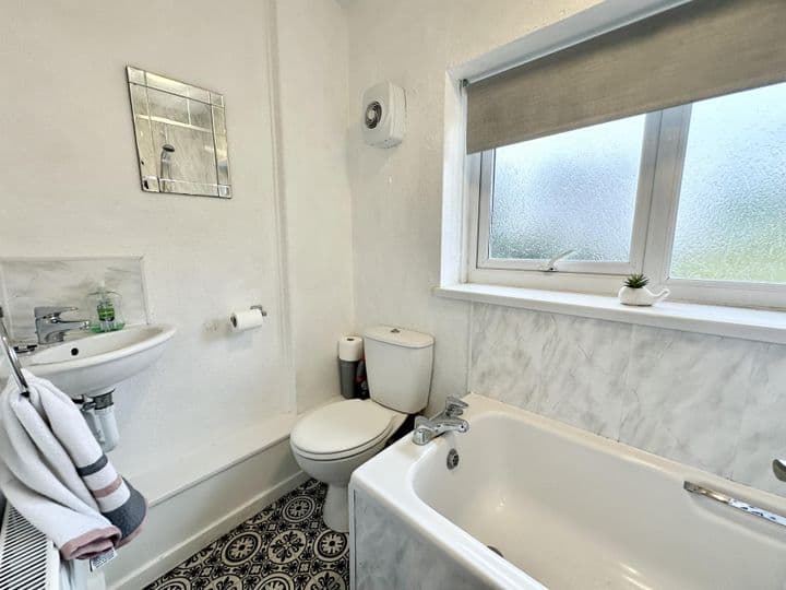 1 bedroom apartment for sale in Sheffield, United Kingdom - Image 11