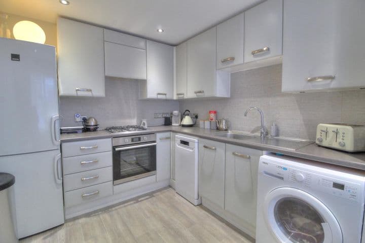 3 bedrooms house for sale in Kingswinford, United Kingdom - Image 4