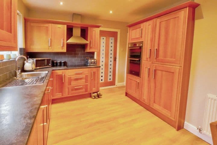 3 bedrooms house for sale in Barnsley, United Kingdom - Image 8