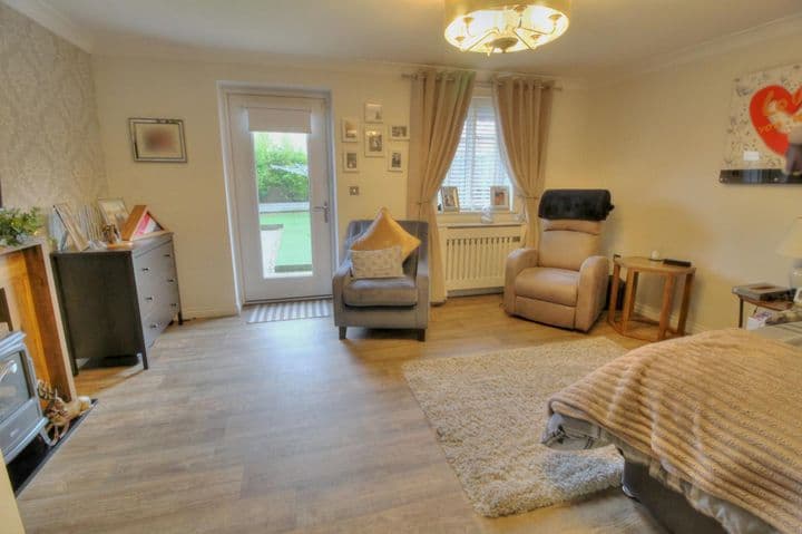 3 bedrooms house for sale in Kingswinford, United Kingdom - Image 5