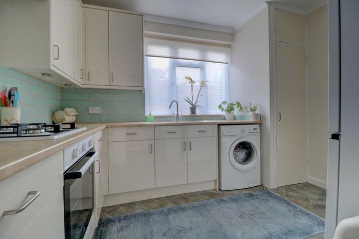 2 bedrooms apartment for sale in Folkestone, United Kingdom - Image 3