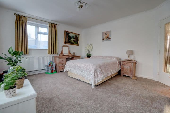 2 bedrooms apartment for sale in Folkestone, United Kingdom - Image 8