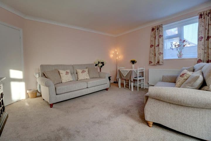 2 bedrooms apartment for sale in Folkestone, United Kingdom - Image 4