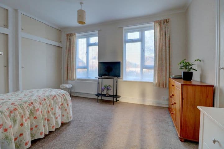 2 bedrooms apartment for sale in Folkestone, United Kingdom - Image 9