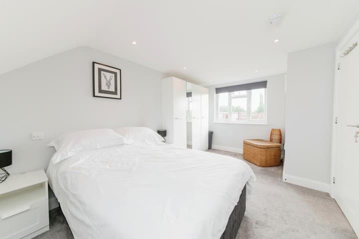 5 bedrooms house for sale in London, United Kingdom - Image 17