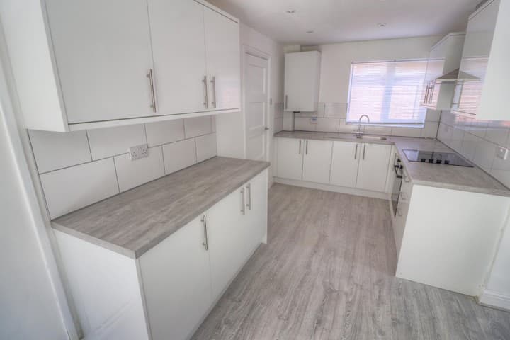 3 bedrooms house for sale in Stockport, United Kingdom - Image 4