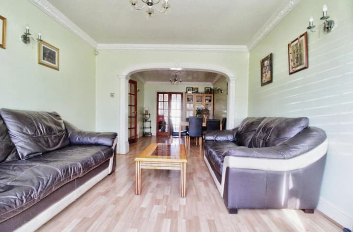 3 bedrooms house for sale in Dagenham, United Kingdom - Image 3