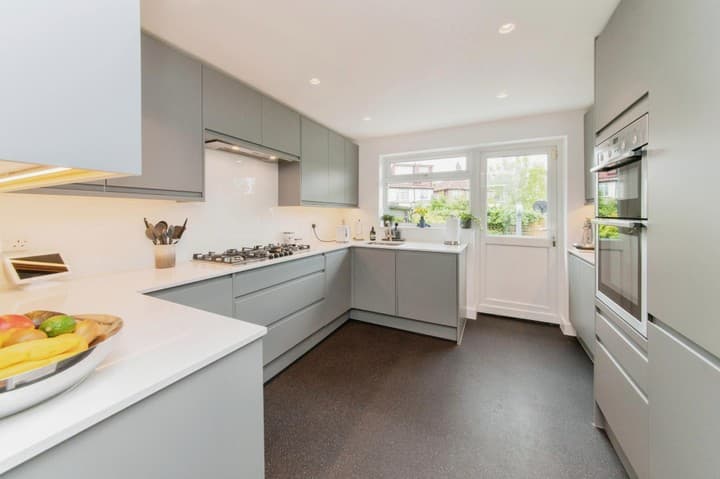 5 bedrooms house for sale in London, United Kingdom - Image 4