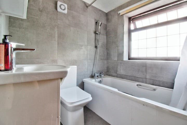 3 bedrooms house for sale in Dagenham, United Kingdom - Image 23