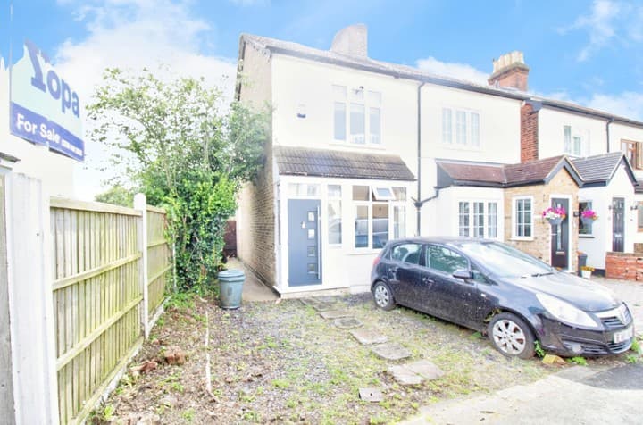 2 bedrooms house for sale in Romford, United Kingdom - Image 2